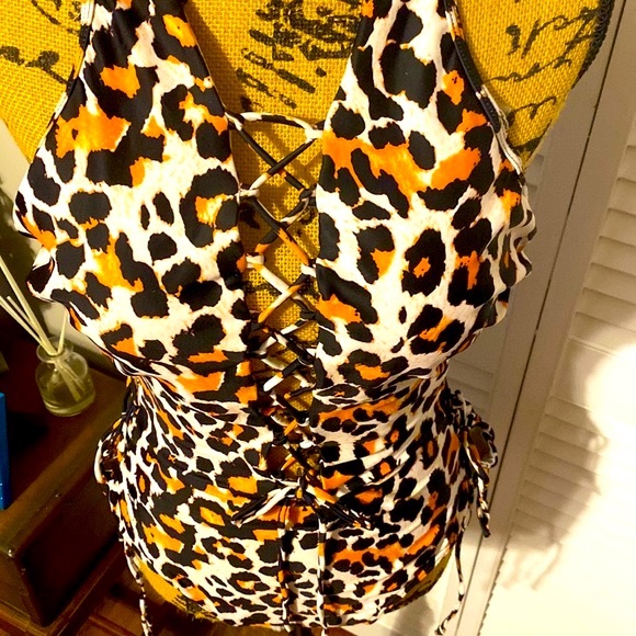 NEW Womens Leopard Print 1Piece, Sz. XL. Lace-up Front & Sides. - Picture 3 of 10